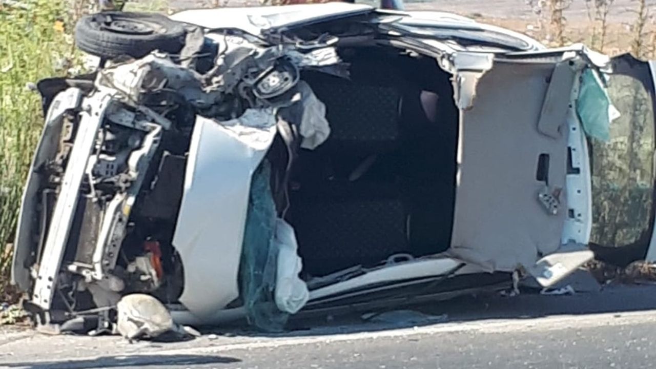 Lefkoşa Güzelyurt yolunda sağ şeride geçen aracın çarptığı araç takla attı… 3 kişi yaralandı