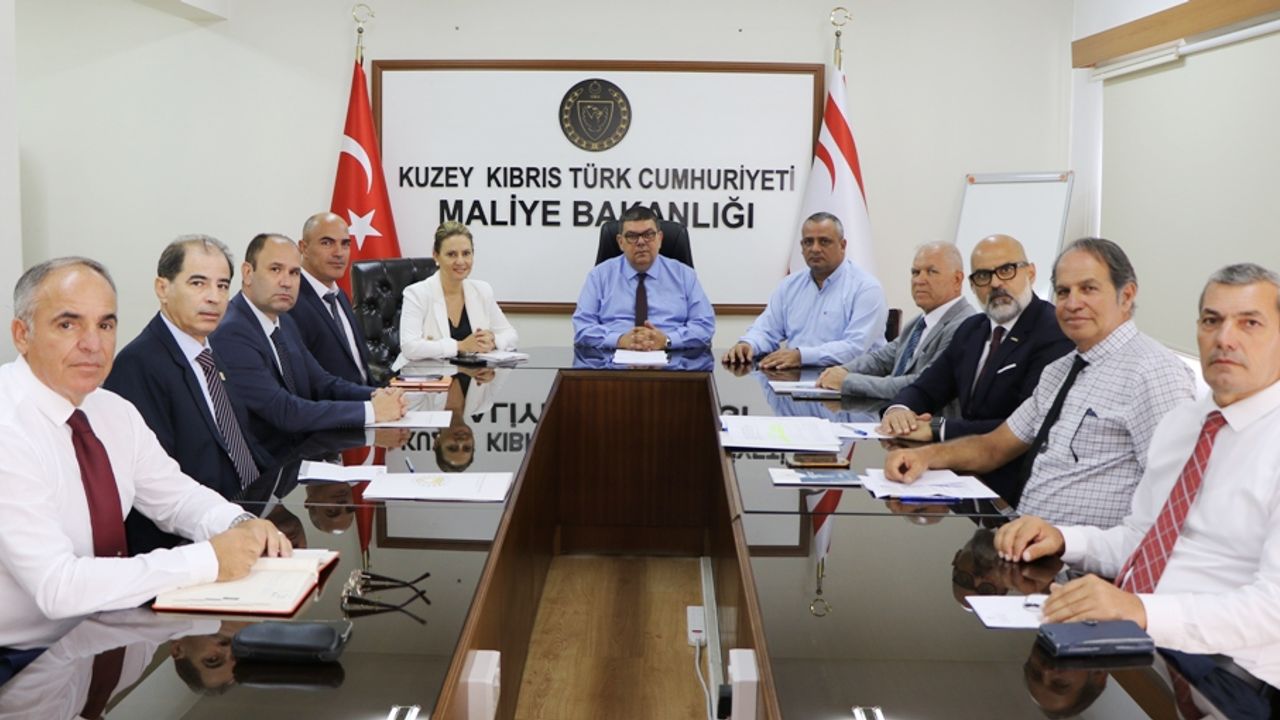 Maliye Bakanı Berova, Kuzey Kıbrıs Sigorta ve Reasürans Şirketler Birliği heyetini kabul etti