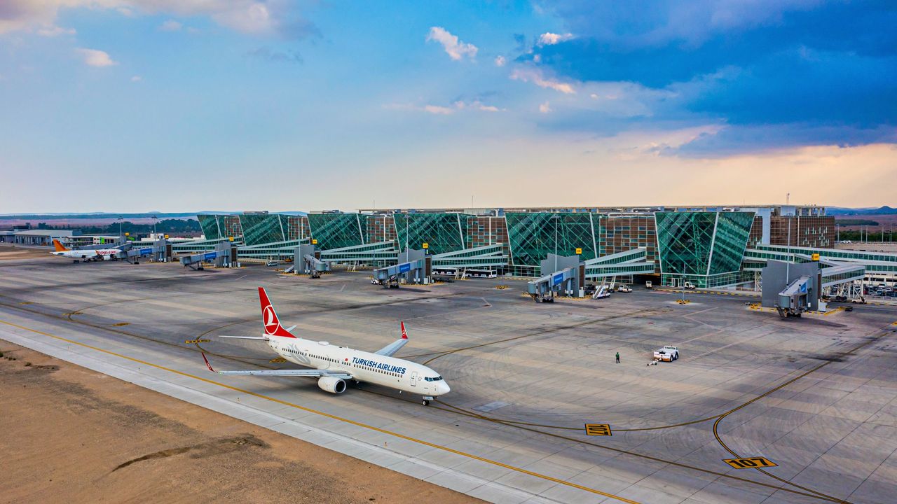 Ercan Havaalanı 1 saatliğine hava trafiğine kapatıldı… 6 uçak etkilendi…