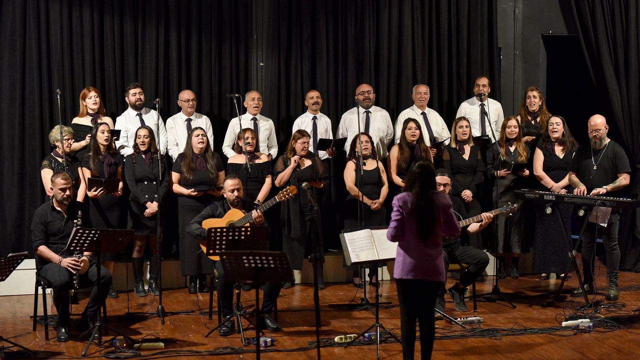 LBO Halk Müziği Korosu “Sözümüz Türküler” konserinde müzikseverlerle buluştu