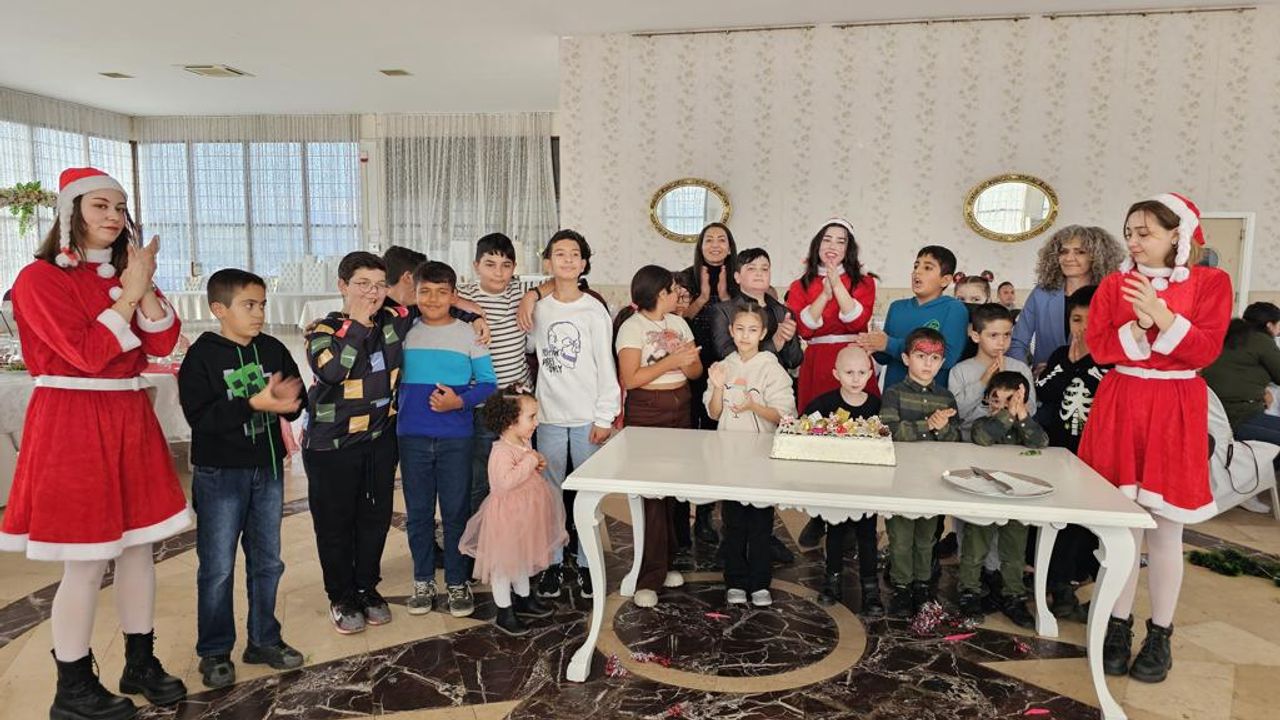 Kemal Saraçoğlu Vakfı ile Tanyel’s Smile, üye çocuk ve aileler için yeni yıl yemeği düzenledi