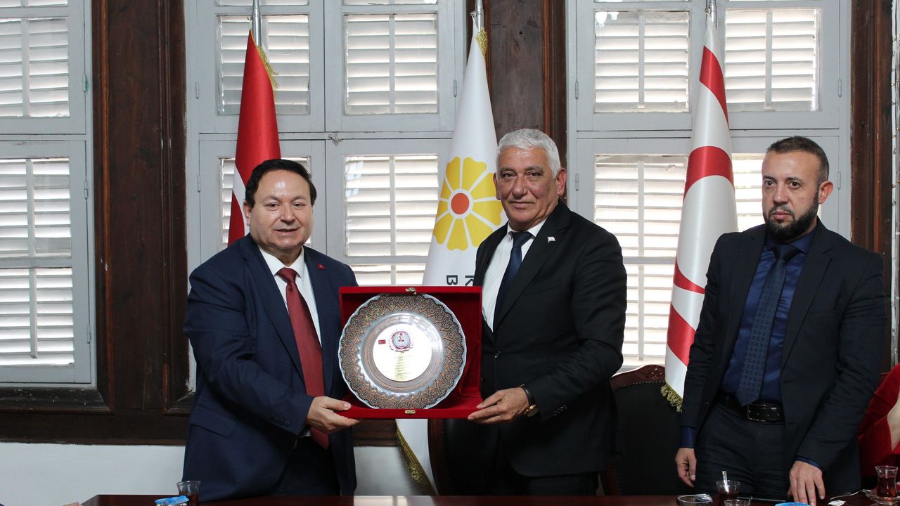 Özçınar, Türkiye-Kıbrıs Türk Cumhuriyeti İşbirliği Cemiyeti ile görüştü