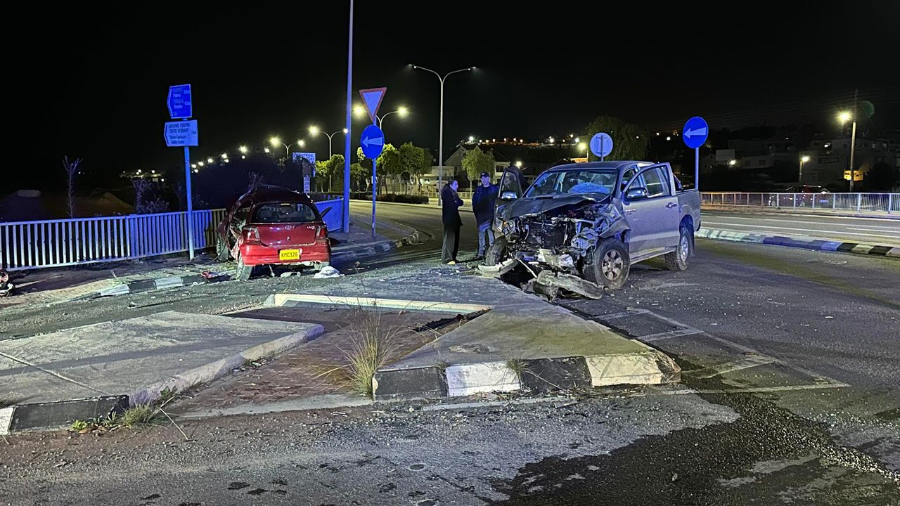 Güney Kıbrıs’ta yeni yılın ilk saatlerinde 4 kişinin hayatını kaybettiği ölümlü bir trafik kazası meydana geldi