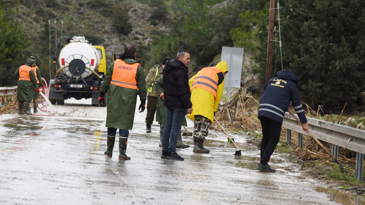 Geçitköy bölgesinde etkili olan yağış ve fırtınanın neden olduğu hasarla ilgili tespit çalışmaları sürüyor