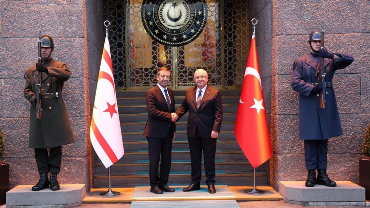 Dışişleri Bakanı Ertuğruloğlu, Türkiye Milli Savunma Bakanı Güler ile görüştü