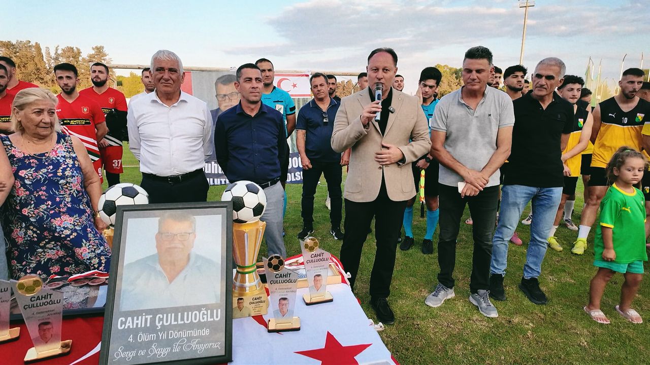 Öztürkler, Çulluoğlu anısına düzenlenen dostluk maçına katıldı