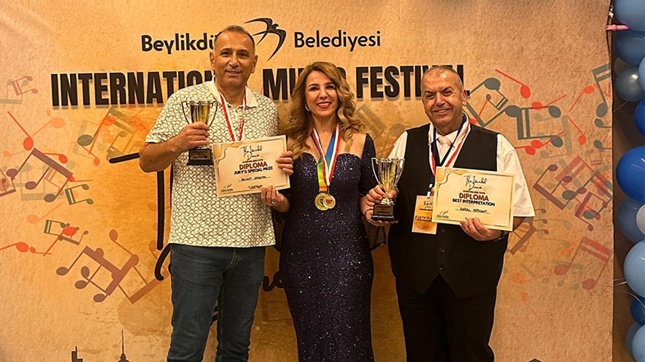 “The İstanbul Dream” şarkı yarışmasında Bahar Esintileri Sanat Derneği solistlerine ödül