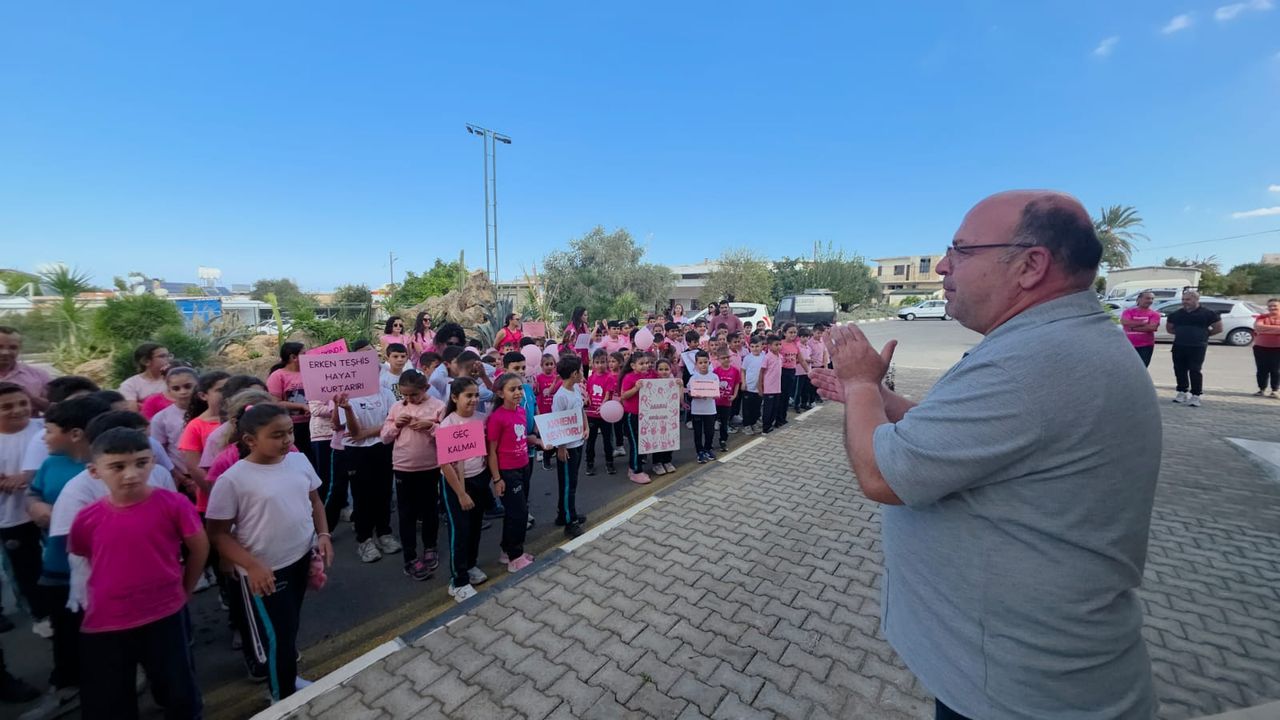 Yenierenköy İlkokulu öğrencileri, Meme Kanseri Farkındalık Etkinliği gerçekleştirdi