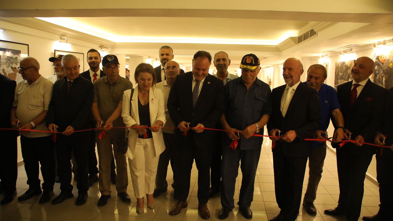 Meclis Başkanı Öztürkler, Cumhuriyet Sergisi'nin açılışını yaptı