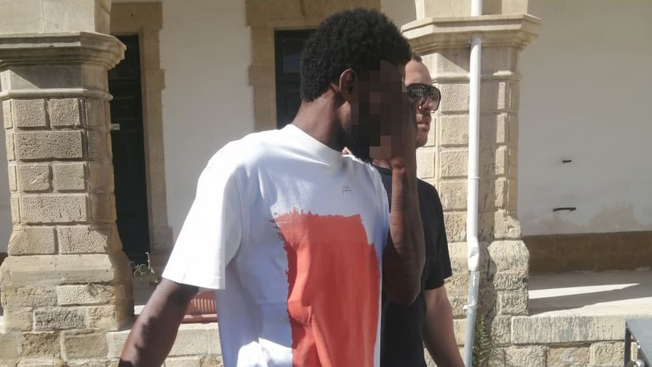 İzinsiz İkamet Suçundan Tutuklanan Zanlının Ceketinde Uyuşturucu Bulundu