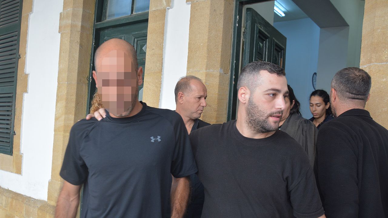 Mahkeme Salonunda Fotoğraf Çeken Zanlı Tutuklandı