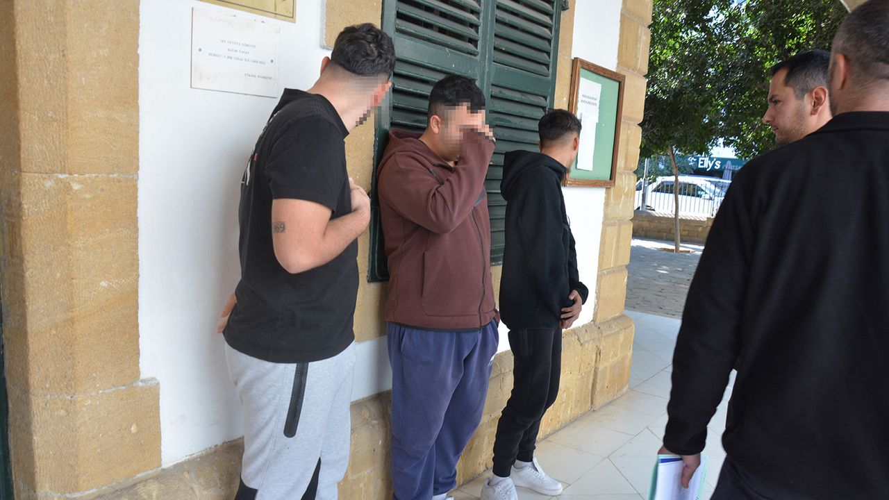 Uyuşturucu Maddeyle Yakalanan Üç Zanlı Mahkemeye Çıkarıldı