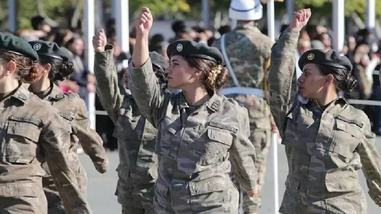 Güney Kıbrıs'ta kadınlarda gönüllü askerliğe talep yok