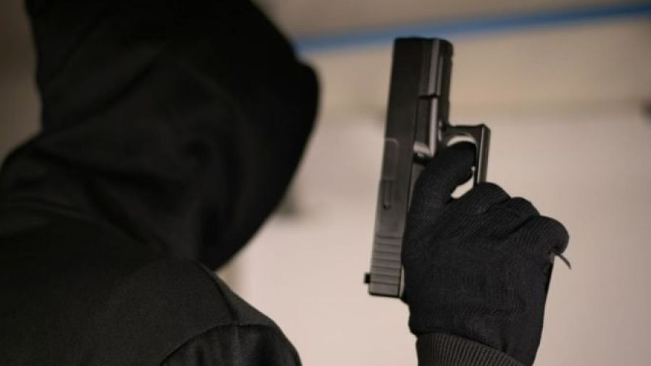 Larnaka’da dün sabah kuyumcuya silahlı soygun girişiminde bulunuldu