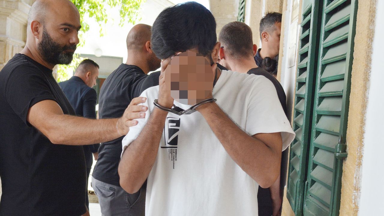 Polisten Kaçmaya Çalışan Zanlının Evinden 3 Kilo Hintkeneviri Çıktı