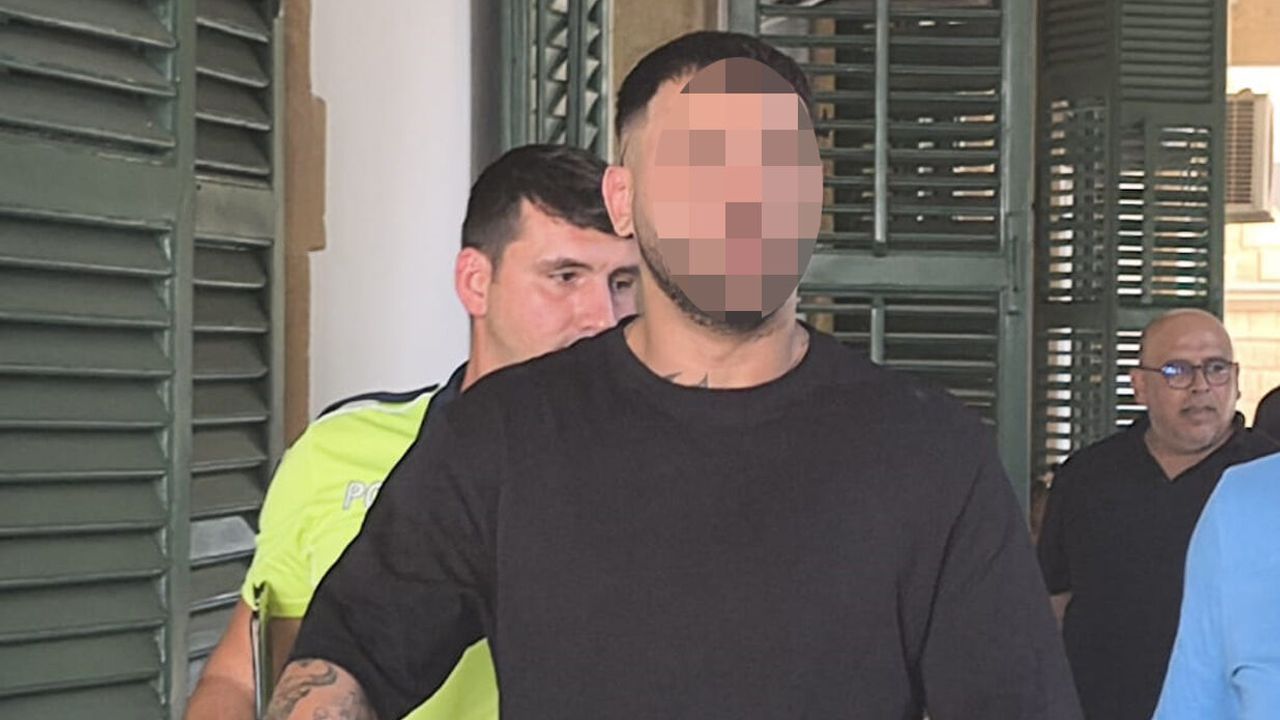 Polisten Kaçtı, Araçta Bıçak ve Muşka Bulundu