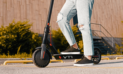 Elektrikli Scooter’ların yollarda kullanımına ek düzenleme.. Hız limiti 25’ten 30’a çıkartıldı