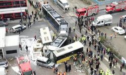 İstanbul'da tramvay ile İETT otobüsü çarpıştı: 4'ü ağır 19 yaralı