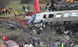 Yunanistan’da 36 kişinin öldüğü tren kazasından sonra Ulaştırma Bakanı Karamanlis istifa etti