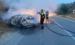 Girne-Tatlısu Anayolunda iki araç çarpıştı: İki araç da tamamen yandı, beş kişi yaralandı