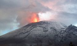 Meksika’da Popocatepetl Yanardağı'nın kül püskürtmesinin ardından sarı alarm verildi