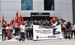KTÖS ile KTOEÖS Eğitim Bakanlığı önünde eylem yaptı