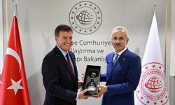 Ulaştırma Bakanı Arıklı, Türkiye Ulaştırma Bakanı Uraloğlu ile bir araya geldi