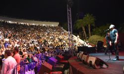 Haluk Levent, "Şampiyon Melekler" için Girne Amfitiyatro’da konser verdi