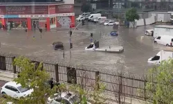 İstanbul'da sağanak yolları göle çevirdi