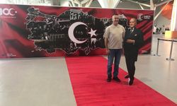 Ercan Havalimanı'na Türkiye Cumhuriyeti'nin 100. yılı nedeniyle ışıklı Atatürk ve Türkiye panoları konuldu