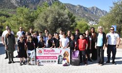 Öğrenciler, Girne Belediyesi Hayvan Barınağı ve Rehabilitasyon Merkezi’ne bağışta bulundu