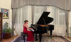 Piyanist Rüya Taner'in Cumhuriyet'in 100. yılı için bestelediği Yüzüncü Yıl Marşı'nın prömiyeri Lefkoşa Büyükelçiliğinde