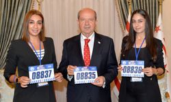 Cumhurbaşkanı Ersin Tatar’a Lefkoşa Maratonu’nda kullanacağı numara takdim edildi
