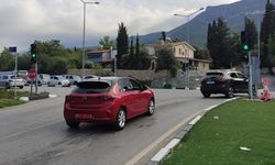 Eziç ve Zeytinlik kavşağındaki trafik ışıkları çalışmaya başladı