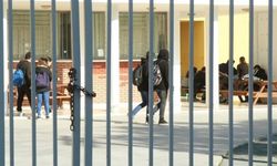 Güney Kıbrıs'ta öğrenci öğretmene sandalye fırlattı