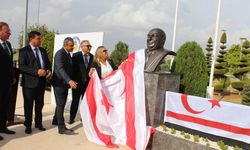 Kurucu Cumhurbaşkanı Rauf Raif Denktaş’ın büstü DAÜ’de törenle açıldı
