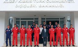 Dışişleri Bakanı Ertuğruloğlu Türk Yıldızları pilotlarını kabul etti