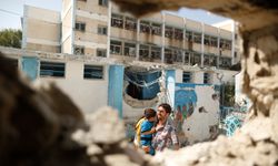 İsrail ordusu, Gazze'de BM okulunun çevresini vurdu