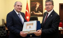 Başbakan Ünal Üstel, AK Parti ve Yeni Azerbaycan Partisi heyetlerini kabul etti