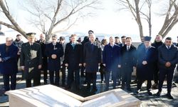 Cumhurbaşkanı Tatar Kars'ta... Sarıkamış Anıtı’nı ziyaret eden Tatar, şehitlere çiçek sundu, dua okudu