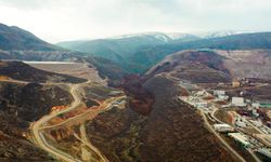 Toprak kaymasında kaybolan işçiler... Yerlikaya: İşçilerden 5'i konteynerde, 3'ü araçta, 1'i kamyonda