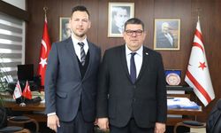 Maliye Bakanı Berova, KKTCDOB Genel Sorumlu ve Genel Sanat yönetmeni Töre’yi kabul etti
