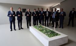 Şentop’tan, Kurucu Cumhurbaşkanı Denktaş ve Özgürlük Mücadelesi Lideri Dr. Küçük'ün anıt mezarlarına ziyaret