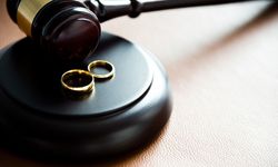 Güney Kıbrıs’ta her yıl, her ilçede yaklaşık 800 çift boşanıyor