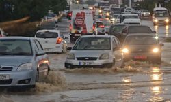 Yağışlar nedeniyle kapatılan yollar trafiğe açıldı