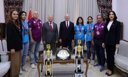 Töre, şampiyon taekwondocuları kabul etti