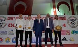 Cumhurbaşkanı Tatar, futbol antrenörlerine ödüllülerini takdim etti