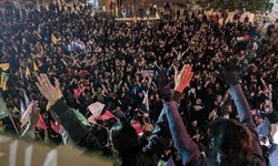 Paris'te vatandaşlar AP seçimlerinde sandıktan aşırı sağın çıkmasını protesto etti