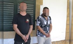 Polis Ekiplerini Görünce Poşet İçindeki Silahı Araçtan Attılar