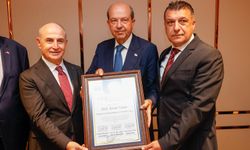 Cumhurbaşkanı Tatar’a DMW Uluslararası Diplomatlar Birliği Onursal Başkanlığı ünvanı takdim edildi